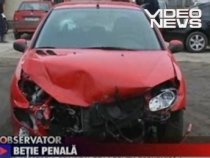 Un poliţist beat a accidentat trei maşini, inclusiv una a colegilor săi (VIDEO)