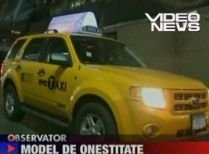Un taximetrist a returnat o poşetă cu 20.000 de dolari, uitată la el în maşină (VIDEO)