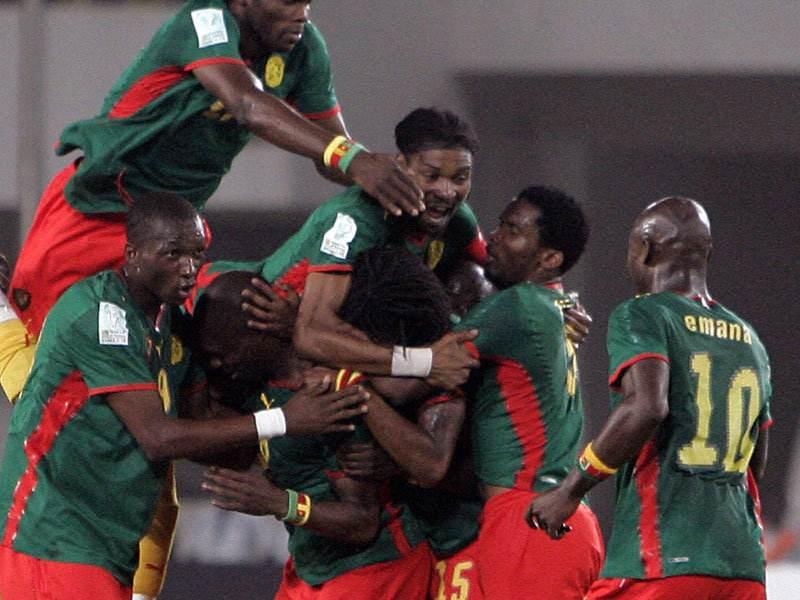 Camerun şi Zambia s-au întrecut în greşeli de apărare. "Leii" înving cu 3-2 şi evită dezastrul