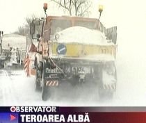 România din nou sub zăpadă. Drumuri închise şi maşini acoperite de nămeţi (VIDEO)