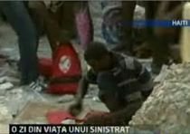 Haitienii care au supravieţuit seismului se calcă în picioare pentru un sac de orez