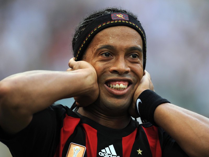 Inter - AC Milan 2-0. Ronaldinho îngroapă ultimele speranţe ale ?Diavolilor? (VIDEO)
