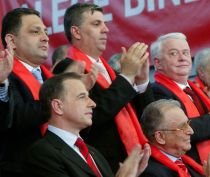 Hrebenciuc şi Vanghelie merg pe mâna lui Geoană la alegerile pentru şefia PSD