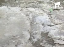 Delta este îngheţată: Mii de oameni au rămas izolaţi (VIDEO)