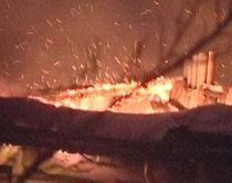 Incendiu puternic la Iaşi. O casă a ars din temelii (VIDEO)