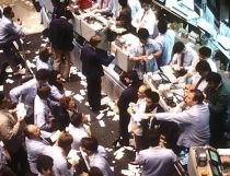 Wall Street creşte după anunţurile Fed şi lansarea Apple 
