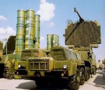 Rusia se declară liberă să vândă arme Iranului