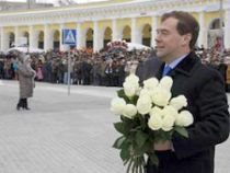 Dmitri Medvedev: Producţii precum ?Avatar? nu vor înlocui niciodată arta teatrală (VIDEO)