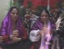 Cinci vrăjitoare au început la Cluj un ritual de desfacere a blestemului flăcării violet (VIDEO)