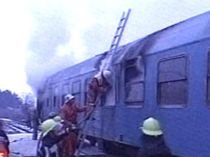 Un vagon al unui tren personal a luat foc, în apropiere de Titu (VIDEO)