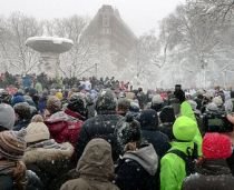Washington. 5.000 de oameni au pornit o uriaşă bătaie cu zăpadă (VIDEO)