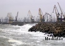 Porturile Midia şi Constanţa Sud au fost închise din cauza vântului puternic