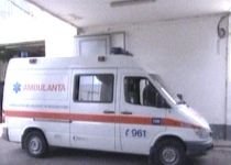 Ambulanţă lovită de un tramvai în Bucureşti. Trei paramedici, la spital