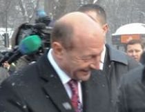 Traian Băsescu, înzăpezit la Strasbourg: Avionul a rămas blocat pe aeroport