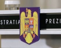 Traian Băsescu, acuzat că a încălcat legea schimbând culoarea stemei în violet (VIDEO)
