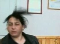 Incident violent într-o şcoală din Mureş: Profesoară agresivă, pălmuită de un poliţist (VIDEO)