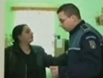 Profesoara care a pălmuit un poliţist spune că e discriminată: "Nu suporta ţiganii". Tu cum comentezi? (VIDEO)
