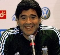 Maradona experimentează masiv înaintea Cupei Mondiale. "Toată lumea are o şansă"