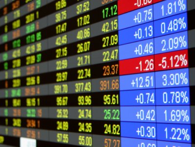 Optimismul economic şi datele financiare impulsionează Wall Street
