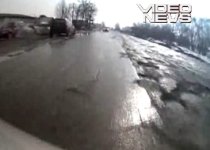 România, ţara gropilor. Noi imagini cu starea drumurilor naţionale. Trimite şi materialul tău! (VIDEO)