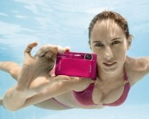 Sony Cyber-shot TX5, cea mai subţire cameră foto rezistentă la apă, şoc şi îngheţ (FOTO)