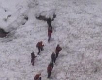 Salvamontist dat dispărut în urma unei avalanşe în munţii Făgăraş (VIDEO)