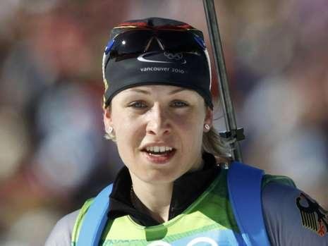 Neuner câştigă titlul olimpic în proba de biatlon - 12,5 km. Eva Tofalvi, doar pe locul 24