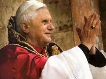 Papa Benedict XVI critică scanerele corporale de pe aeroporturi
