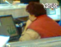 Angajată a Administraţiei Financiare, filmată jucându-se pe calculator în timpul programului (VIDEO)