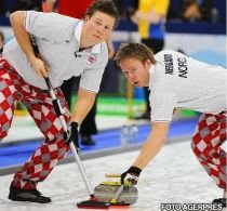 Pantalonii caraghioşi ai norvegienilor de la curling, lăudaţi de regele ţării (FOTO)