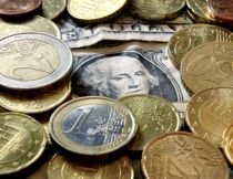 România va adopta moneda europeană în 2015. Criza din Grecia întârzie extinderea zonei euro
