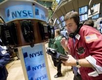 Wall Street creşte pe fondul promisiunii de mai mulţi bani ieftini
