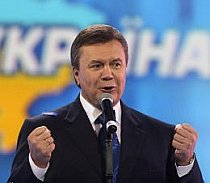 Ianukovici promite să ţină Ucraina departe de alianţele militare
