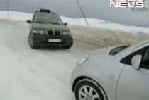 Accident spectaculos. Un şofer vitezoman nu ţine cont de polei (VIDEO)