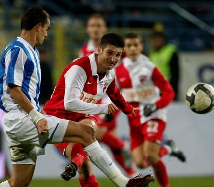 Dinamo câştigă la Curtea de Argeş cu 3-1, după ce Internaţional s-a aflat în avantaj la pauză