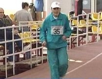 La 89 de ani, o româncă aleargă în cursa de 400 de metri (VIDEO)