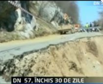 Drumul Naţional 57, închis 30 de zile, din cauza alunecărilor de teren (VIDEO)