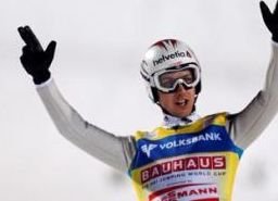 Simon Ammann continuă să impresioneze şi după Olimpiadă: Victorie de etapă mondială în Finlanda