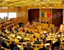 Guvernul de la Chişinău a decis să adopte o nouă Constituţie printr-un referendum naţional