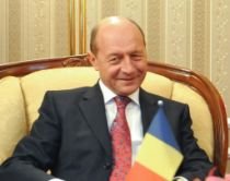 Traian Băsescu a devenit academician. Şeful statului este coleg cu IPS Teodosie şi Ion Cristoiu