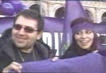 Italienii anti-Berlusconi au lansat moda violet, în Peninsulă