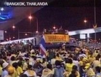 Proteste la Bangkok. Mii de tailandezi au donat sânge pentru a fi vărsat în faţa guvernului