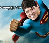 Cultul personalităţii: Berlusconi ?Superman? îşi dedică o carte elogioasă şi este comparat cu Ceauşescu
