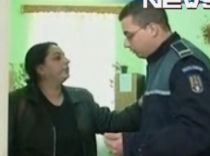 Profesoara care a pălmuit un poliţist va fi dată afară din învăţământ (VIDEO)