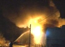 Două incendii de proporţii în ţară. O fabrică şi trei hectare de vegetaţie, distruse (VIDEO)
