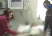 Gravidă beată, adusă cu cătuşe la spital după o tentativă de suicid (VIDEO)
