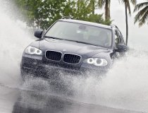 BMW va câştiga peste un miliard de euro din livrarea motoarelor pentru maşinile poliţiei SUA


