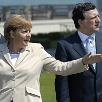  Merkel îl contrazice pe  Barroso: Summitul UE nu trebuie să discute salvarea Greciei