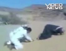 Un arab se rostogoleşte în timpul rugăciunii (VIDEO)