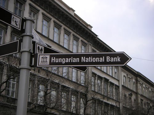 Un grup de supravieţuitori ai Holocaustului acuză câteva bănci ungare de complicitate la uciderea evreilor